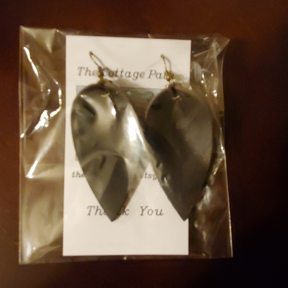 Leather teardrop earrings